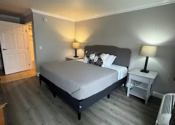 Dune Surfer Inn hotel thumbnail 2