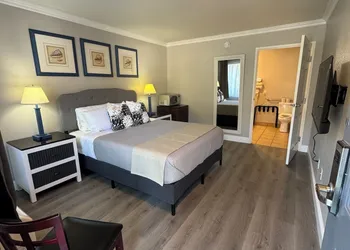 Dune Surfer Inn hotel thumbnail 4