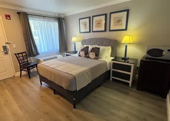 Dune Surfer Inn hotel thumbnail 5