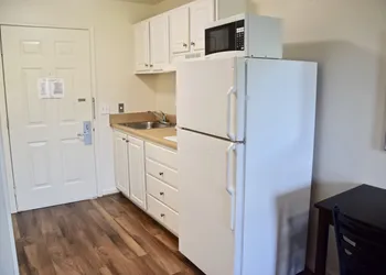 Stay Plus Extended Stay Suites hotel thumbnail 8
