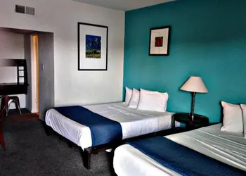 Desert Hills Motel hotel thumbnail 3