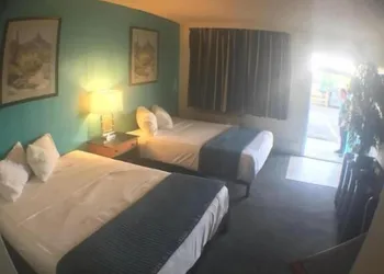 Desert Hills Motel hotel thumbnail 5