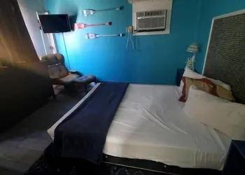 Desert Hills Motel hotel thumbnail 6