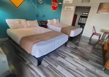 Desert Hills Motel hotel thumbnail 8