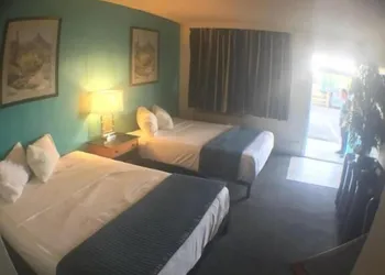 Desert Hills Motel hotel thumbnail 5