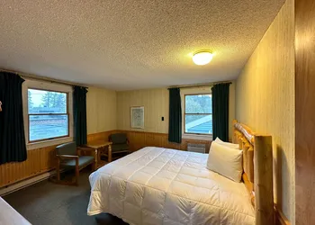 Maple Leaf Inn - Lake Placid hotel thumbnail 2