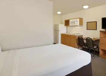 WoodSpring Suites Richmond West I-64 hotel thumbnail 7