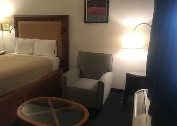 Travelers Inn & Suites hotel thumbnail 4