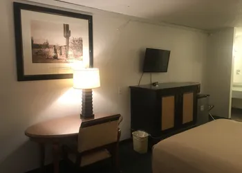 Travelers Inn & Suites hotel thumbnail 8