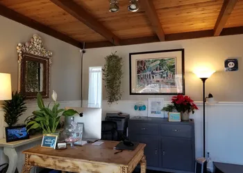 Pleasant Inn hotel thumbnail 3