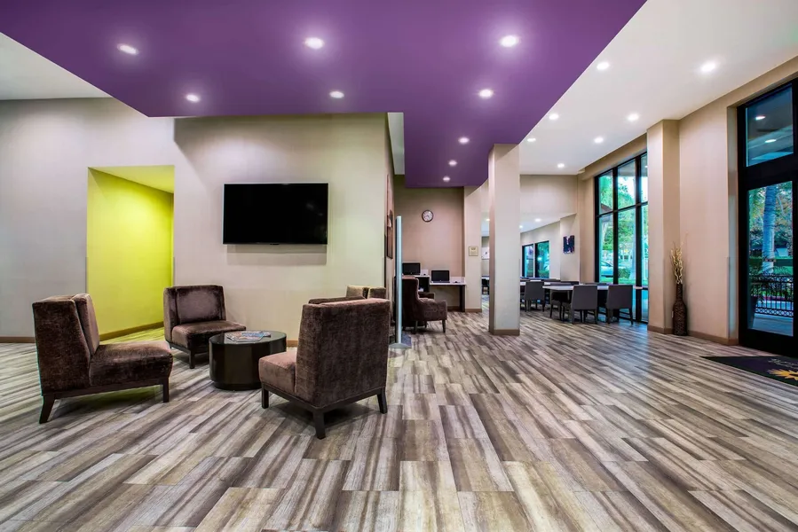 La Quinta Inn & Suites by Wyndham Pomona hotel detail image 2