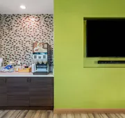 La Quinta Inn & Suites by Wyndham Pomona hotel detail image 3
