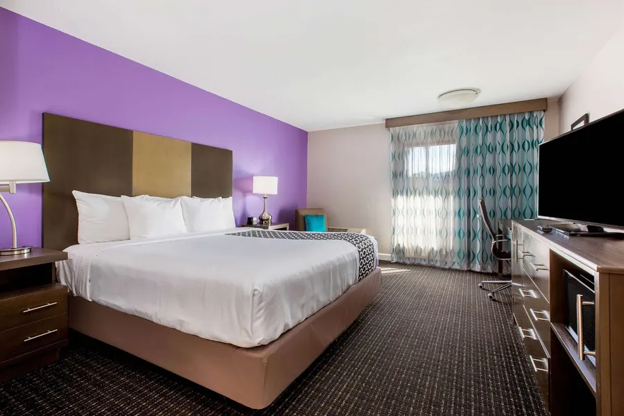 La Quinta Inn & Suites by Wyndham Pomona hotel detail image 6
