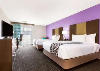 La Quinta Inn & Suites by Wyndham Pomona hotel thumbnail 7
