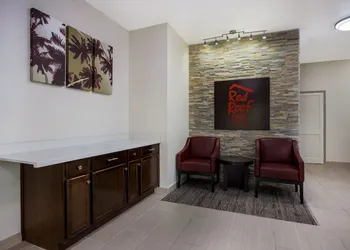Red Roof Inn & Suites Thomasville hotel thumbnail 3