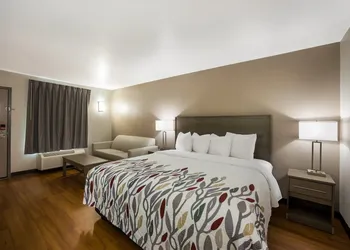 Red Roof Inn & Suites Thomasville hotel thumbnail 5