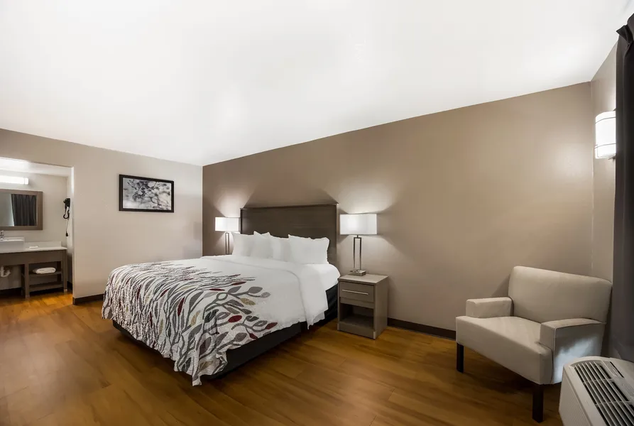 Red Roof Inn & Suites Thomasville hotel detail image 6