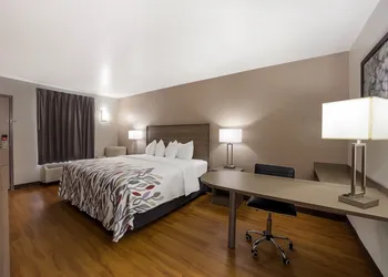 Red Roof Inn & Suites Thomasville hotel thumbnail 7