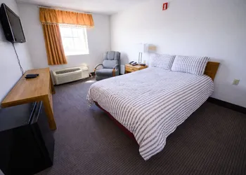 Westwood Inn & Suites hotel thumbnail 5