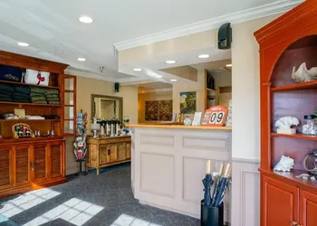 Sand Pebbles Inn hotel thumbnail 2