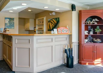 Sand Pebbles Inn hotel thumbnail 3