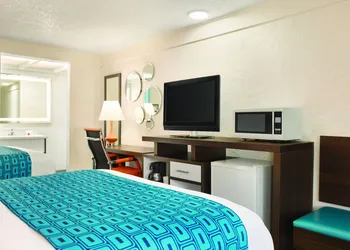Dover Inn & Suites hotel thumbnail 6