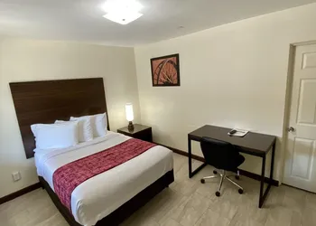 Roswell Inn hotel thumbnail 2
