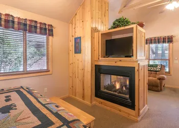 Shadow Mountain Lodge and Cabins hotel thumbnail 4