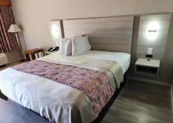 Discovery Inn hotel thumbnail 8