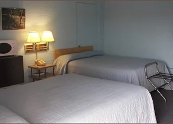 Holiday Host Motel hotel thumbnail 2