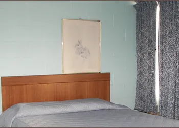 Holiday Host Motel hotel thumbnail 3