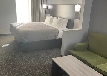 Quality Suites Abilene Mall Area hotel thumbnail 3