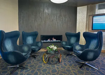 Oxford Suites Bellingham hotel thumbnail 3