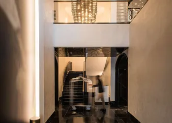 LondonHouse Chicago, Curio Collection by Hilton hotel thumbnail 3