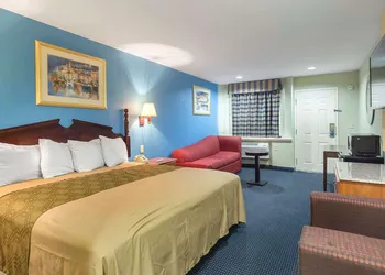 Rodeway Inn South Houston hotel thumbnail 7