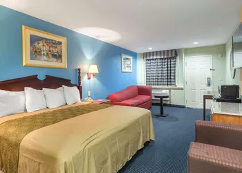 Rodeway Inn South Houston hotel thumbnail 7