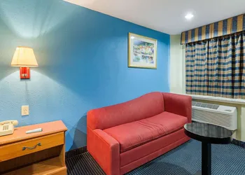 Rodeway Inn South Houston hotel thumbnail 8