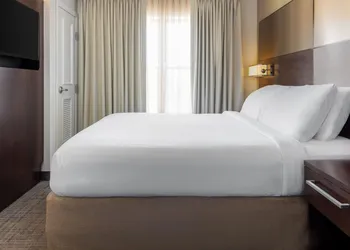 Residence Inn by Marriott Kansas City at The Legends hotel thumbnail 4