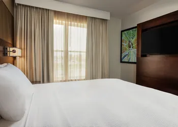 Residence Inn by Marriott Kansas City at The Legends hotel thumbnail 5