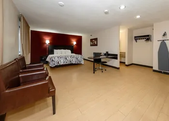 Red Roof Inn Jacksonville - Cruise Port hotel thumbnail 4