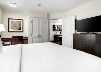 Candlewood Suites Waco by IHG hotel thumbnail 5