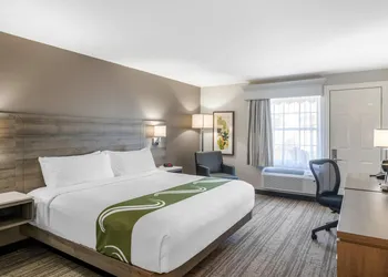 Quality Inn & Suites Amsterdam hotel thumbnail 5