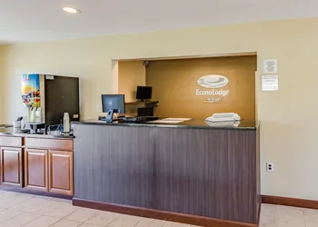 Econo Lodge Lexington Downtown near I-81 hotel thumbnail 2