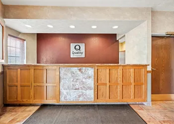 Quality Inn & Suites hotel thumbnail 3