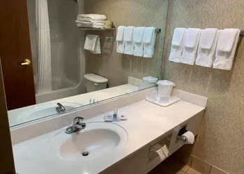 Quality Inn & Suites hotel thumbnail 4