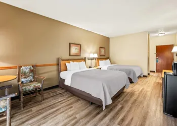 Quality Inn & Suites hotel thumbnail 6
