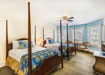 Lakeside Inn hotel thumbnail 5