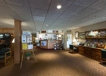 Commodores Inn hotel thumbnail 2