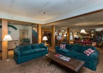 Commodores Inn hotel thumbnail 6