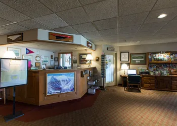 Commodores Inn hotel thumbnail 7